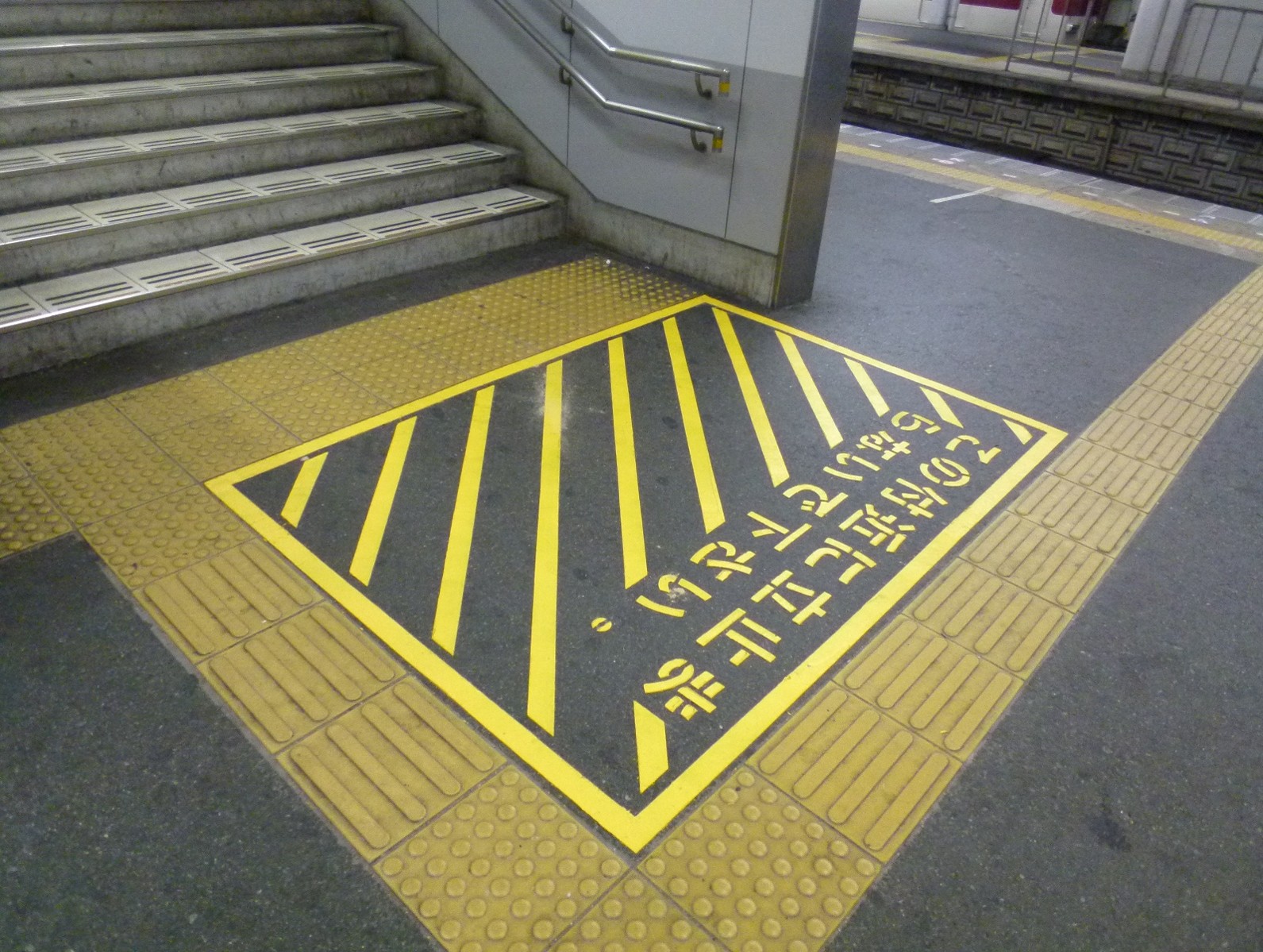 事故は“降りた直後”に集中する ― 階段・エスカレーター・エレベーターの見落としがちな危険ポイント